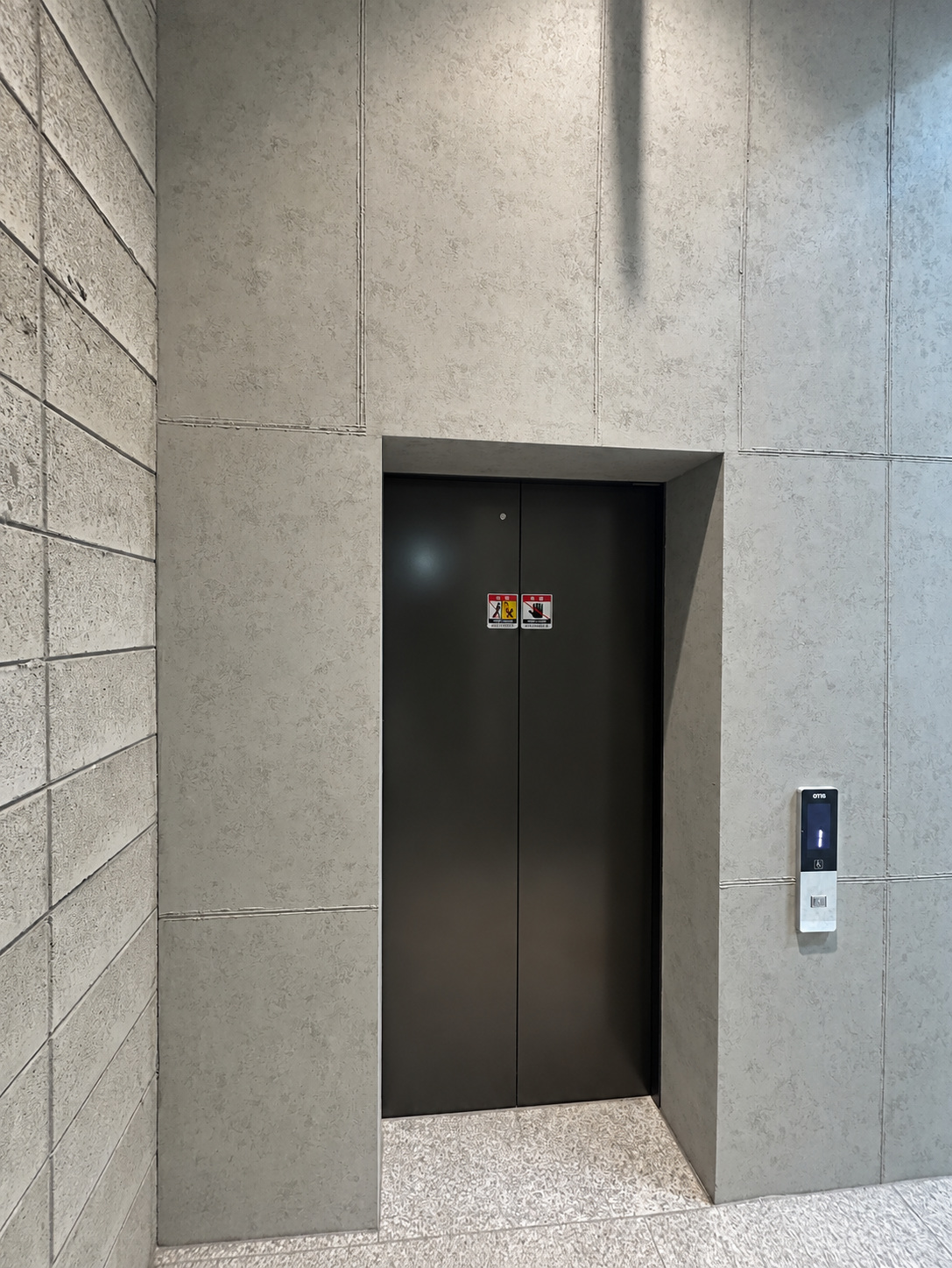 Lift entrance surround before renovation
