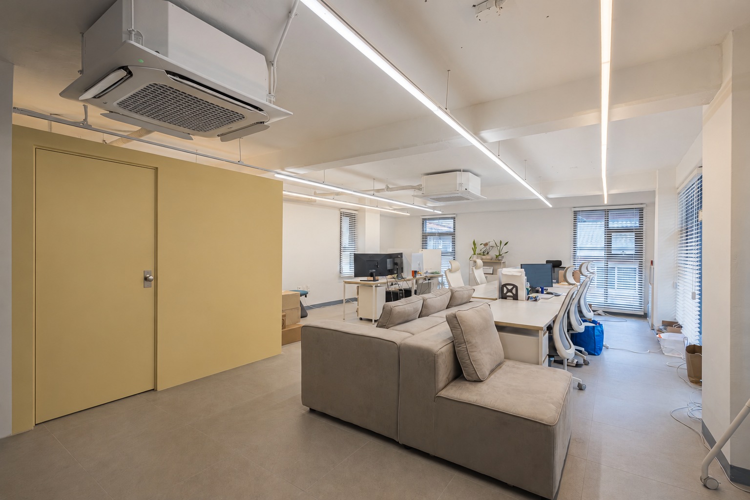 Office lounge and full-height partition